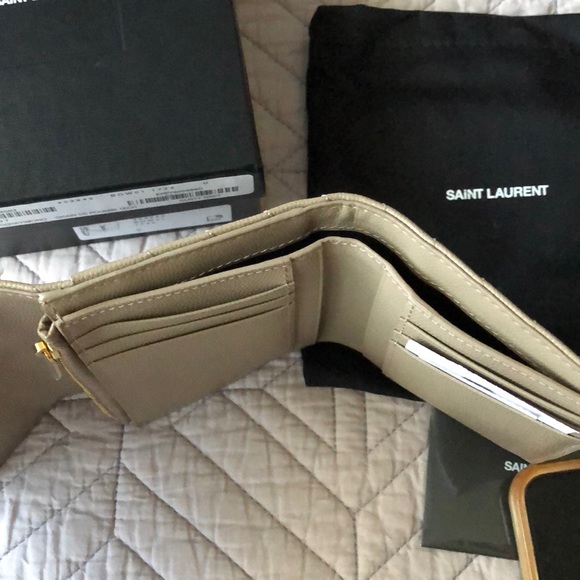 SOLD! NWT YVES Saint Laurent Monogram Wallet in Grey - Picture 5 of 10